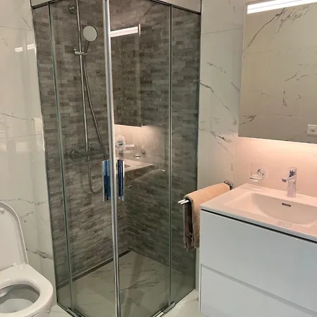 Apartment Modern Near Train &